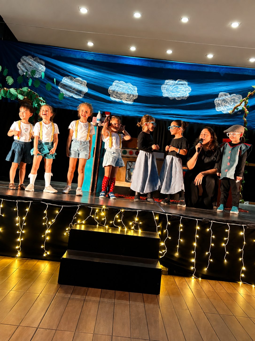 Apresentação de teatro no palco